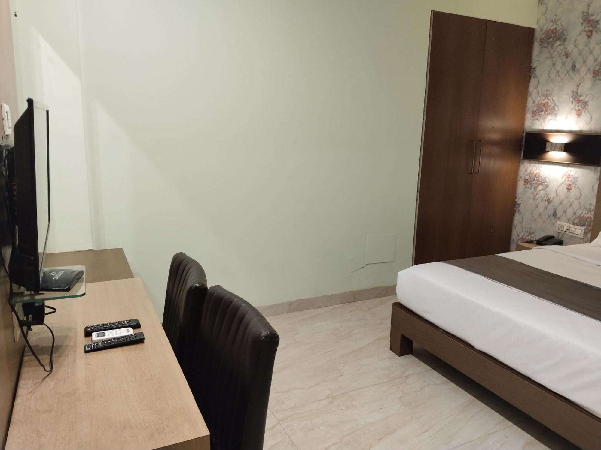 Hotel Shiv Chhaya Indore Bagian luar foto